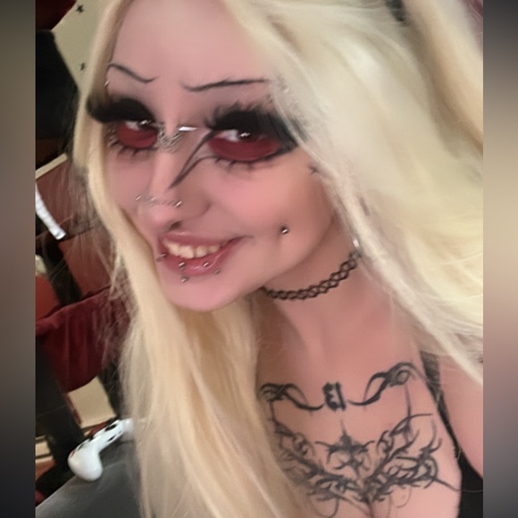 Meet your Posher, Jessica - Picture 1 of 6